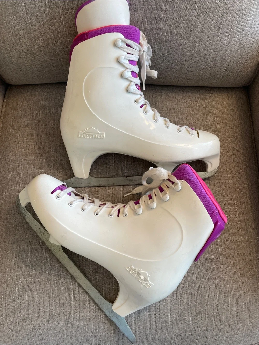 Women's Lake Placid size 10 Figure Skates, white hard boot with pink lining